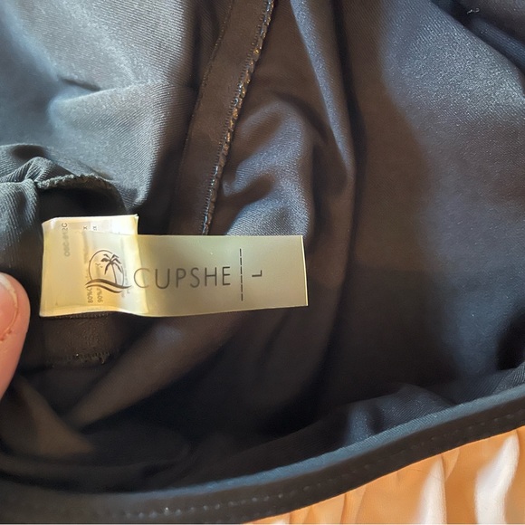 Cupshe Black & Peach Ruffled 1pc Swimsuit Size Large - Picture 7 of 13